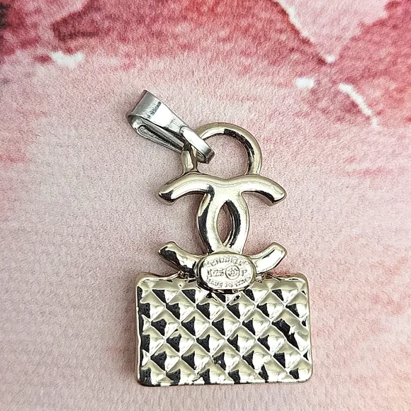 Luxury Charm/Zipper Pull - Picture 4 of 6